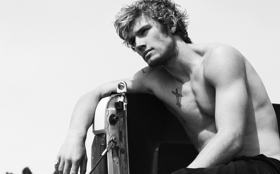 Alex Pettyfer shirtless in boxers